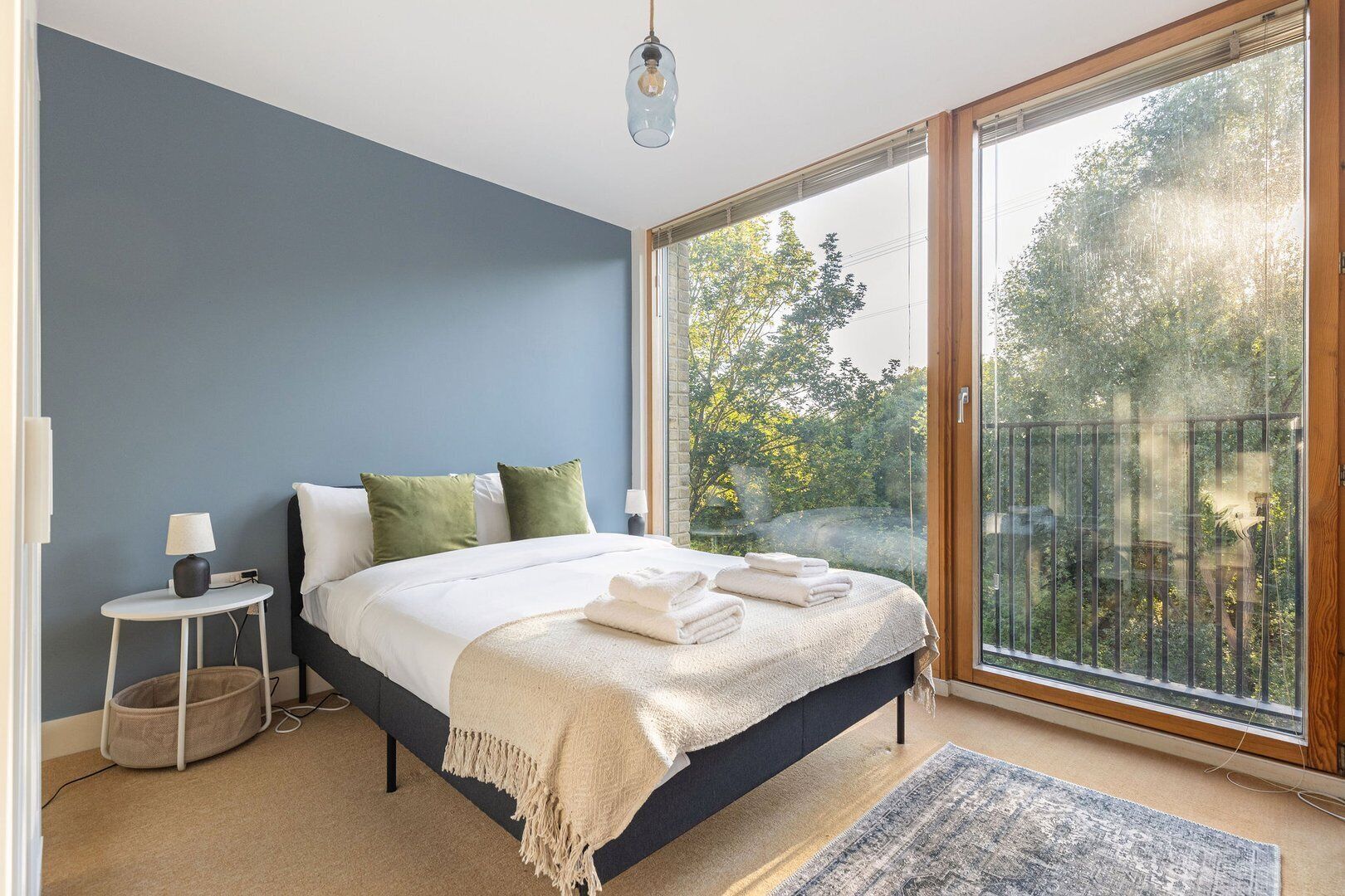 2 bedrooms, desk, iron/ironing board, Internet