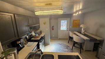 Mikrobølgeovn, ovn, kogeplade, opvaskemaskine