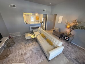 Televisión y chimenea 