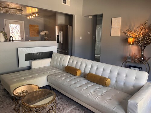 Welcome to La Casa de Oro!  Enjoy this comfortable 3 bedroom home in Santa Fe!