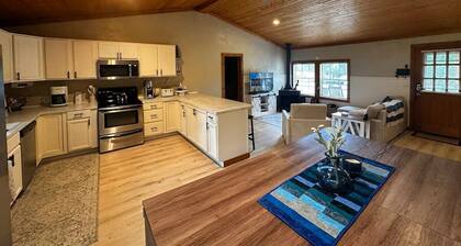 Bixby Cove 4-bedroom cottage with plenty of outdoor space for family fun!