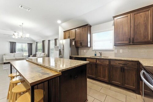 Luxury Home Mins to JPS, Medical City, Historic District, Zoo, Water Garden