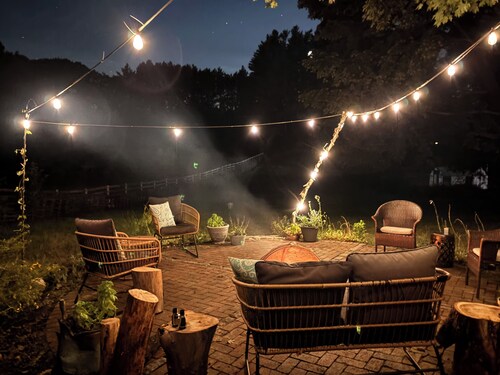 2 Acres of Peace-Walk to Fun- Restaurants, Bars, Shops-River at Back or Property