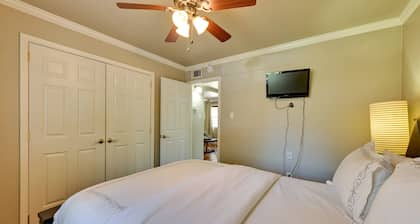 Delightful 2BR Retreat, Walk to SFA, Children & Pet-Friendly + Superhost Clean