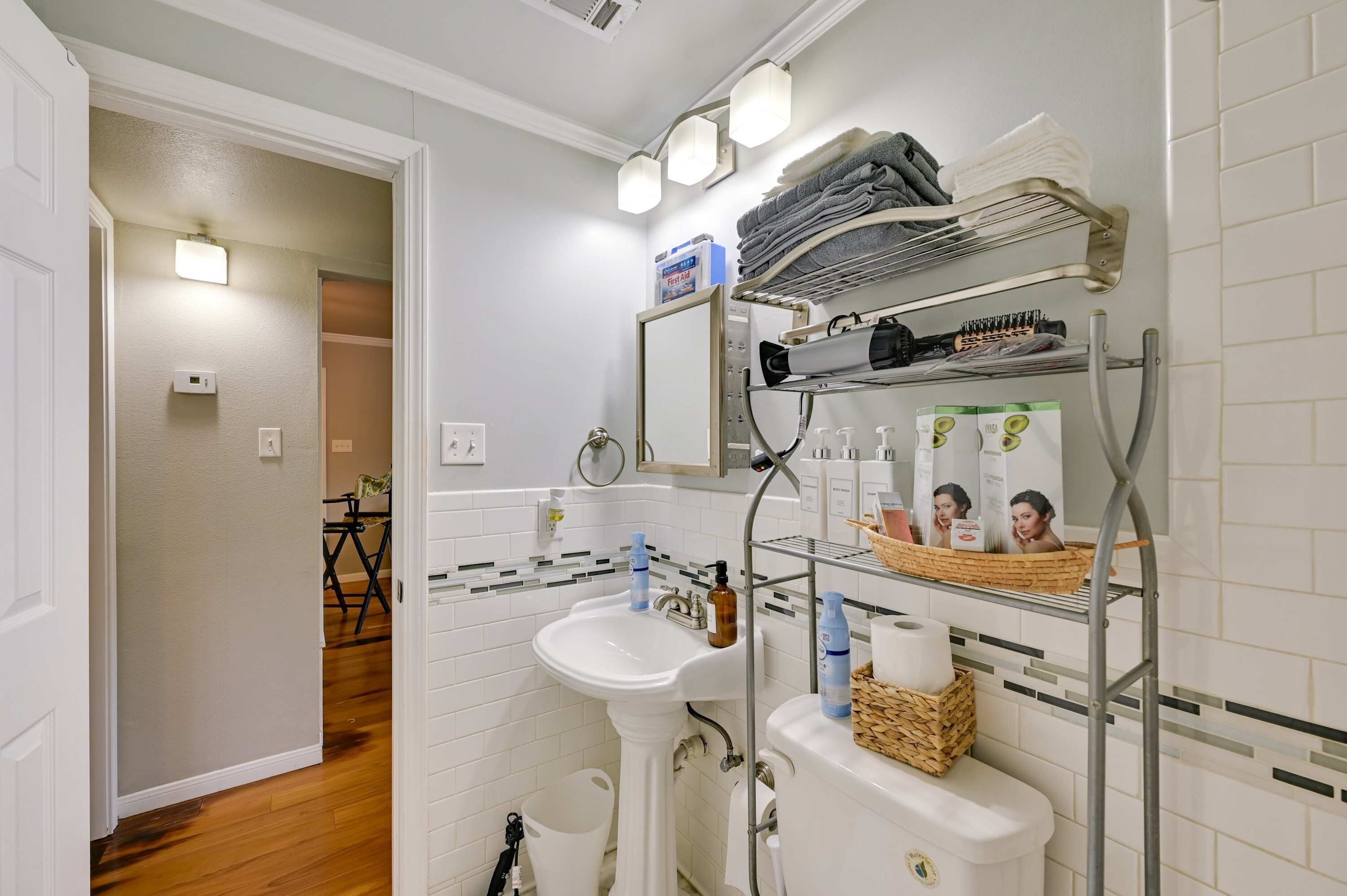 Shower, hair dryer, towels, shampoo