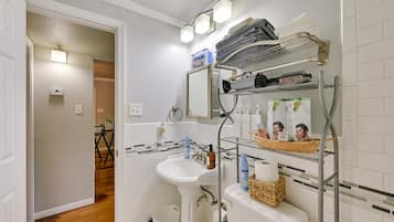 Shower, hair dryer, towels, shampoo