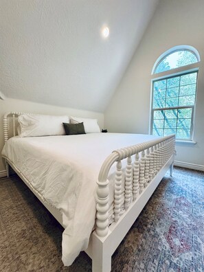 4 bedrooms, travel crib, free WiFi, bed sheets
