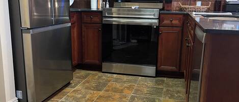 Mikrowelle, Ofen, Herdplatte, Geschirrspüler