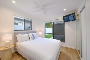 4 bedrooms, iron/ironing board, WiFi