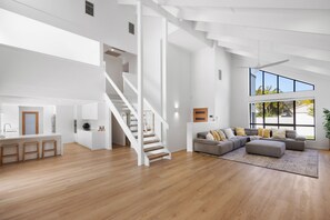 Interior - Waterfront Luxury Family Retreat, Noosaville (Noosaville)