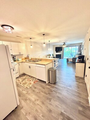 Interior - Stunning Lakeside Condo @ Highland Shores (Lake Ozark)