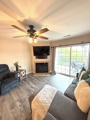Smart TV, fireplace