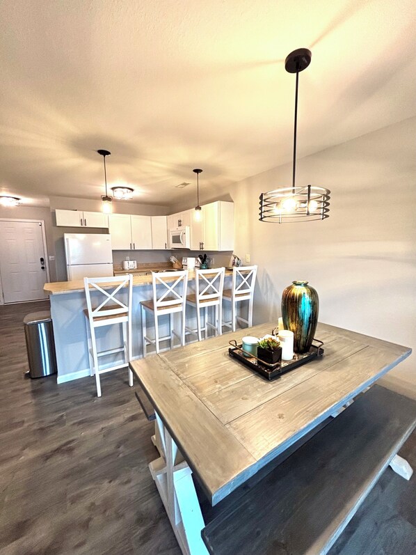 Fridge, microwave, oven, stovetop - Stunning Lakeside Condo @ Highland Shores (Lake Ozark)