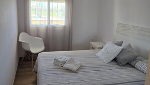 1 bedroom, WiFi, bed sheets - 1 Bed Flat - Sleeps 2 - Parking - Wifi (Southampton)