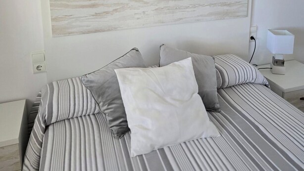 1 bedroom, WiFi, bed sheets - 1 Bed Flat - Sleeps 2 - Parking - Wifi (Southampton)
