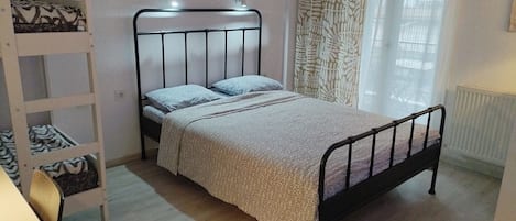 2 bedrooms, WiFi, bed sheets