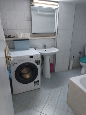 Shower, towels