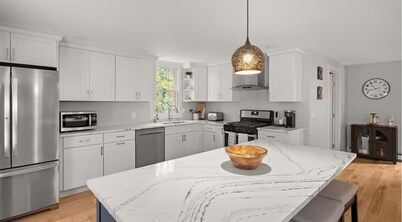 Chic 4-BR Newly Remodeled Home 3 Mins to Stowe for a Memorable Winter Getaway!