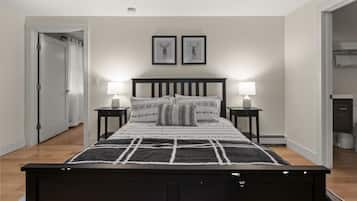 4 quartos, escrivaninha, ferros/tábuas de passar roupa