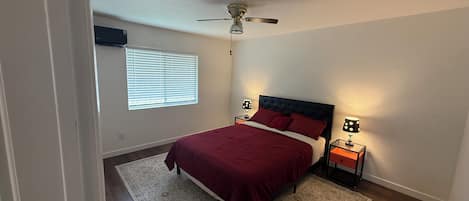 2 habitaciones, tabla de planchar con plancha, wifi y ropa de cama