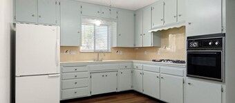 Charming 2-bedroom house in lovely Riverside with AC