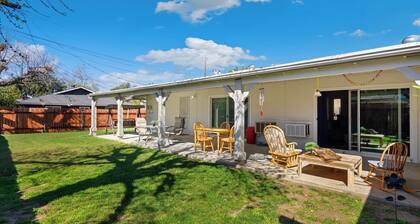 Charming 2-bedroom house in lovely Riverside with AC
