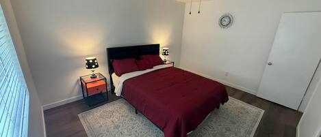 2 habitaciones, tabla de planchar con plancha, wifi y ropa de cama