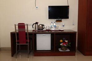 Televisión LED de 42 pulgadas con canales vía satélite y chimenea 