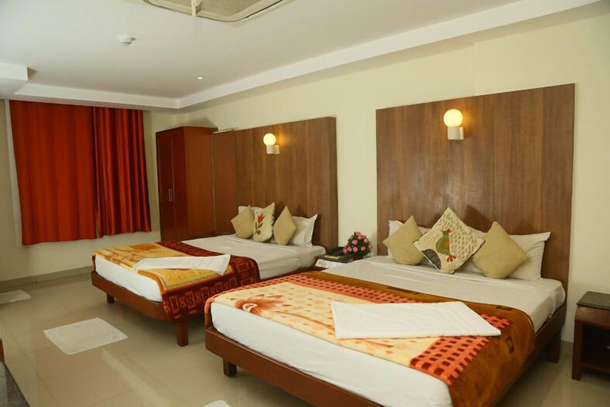 Presidential Suite | Hypo-allergenic bedding available, in-room safe, desk