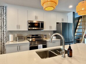 Micro-ondes, four, plaque de cuisson, lave-vaisselle