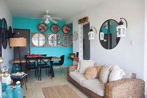 Deluxe House, 5 Bedrooms, Bay View | Living area