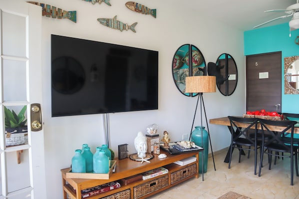 Deluxe House, 5 Bedrooms, Bay View | Television