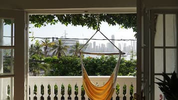 Deluxe House, 5 Bedrooms, Bay View | Balcony