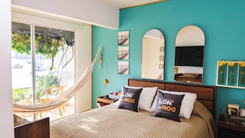 Deluxe House, 5 Bedrooms, Bay View | Laptop workspace, free WiFi
