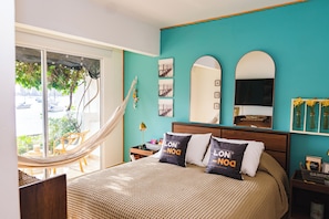 Deluxe House, 5 Bedrooms, Bay View | Laptop workspace, free WiFi