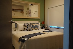 Deluxe House, 5 Bedrooms, Bay View | Laptop workspace, free WiFi