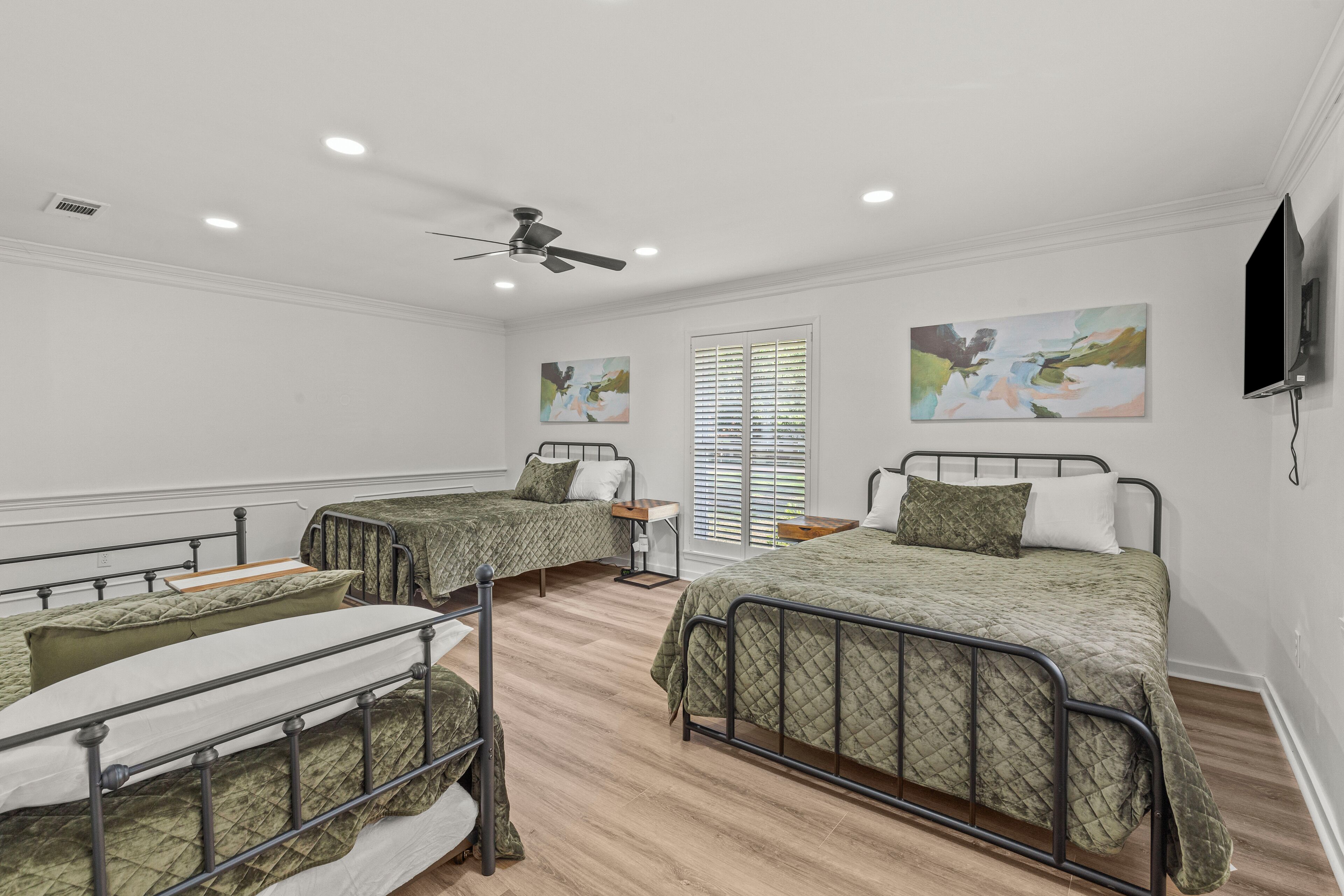 4 bedrooms, desk, iron/ironing board, travel crib