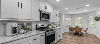 Stay Local Fantastic 4 Bedroom Near the Rez Sleeps 16