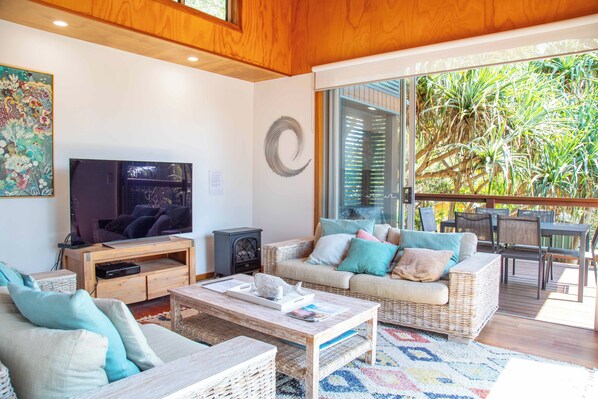 TV - Seachange - Prime Location Near Straddie Hotel & Home Beach (Point Lookout)