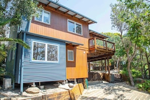Exterior - Seachange - Prime Location Near Straddie Hotel & Home Beach (Point Lookout)