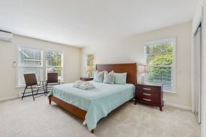 3 bedrooms, iron/ironing board, Internet, bed sheets