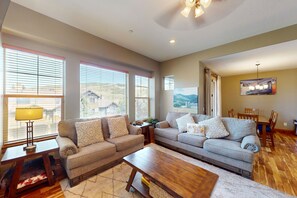 TV, fireplace, DVD player