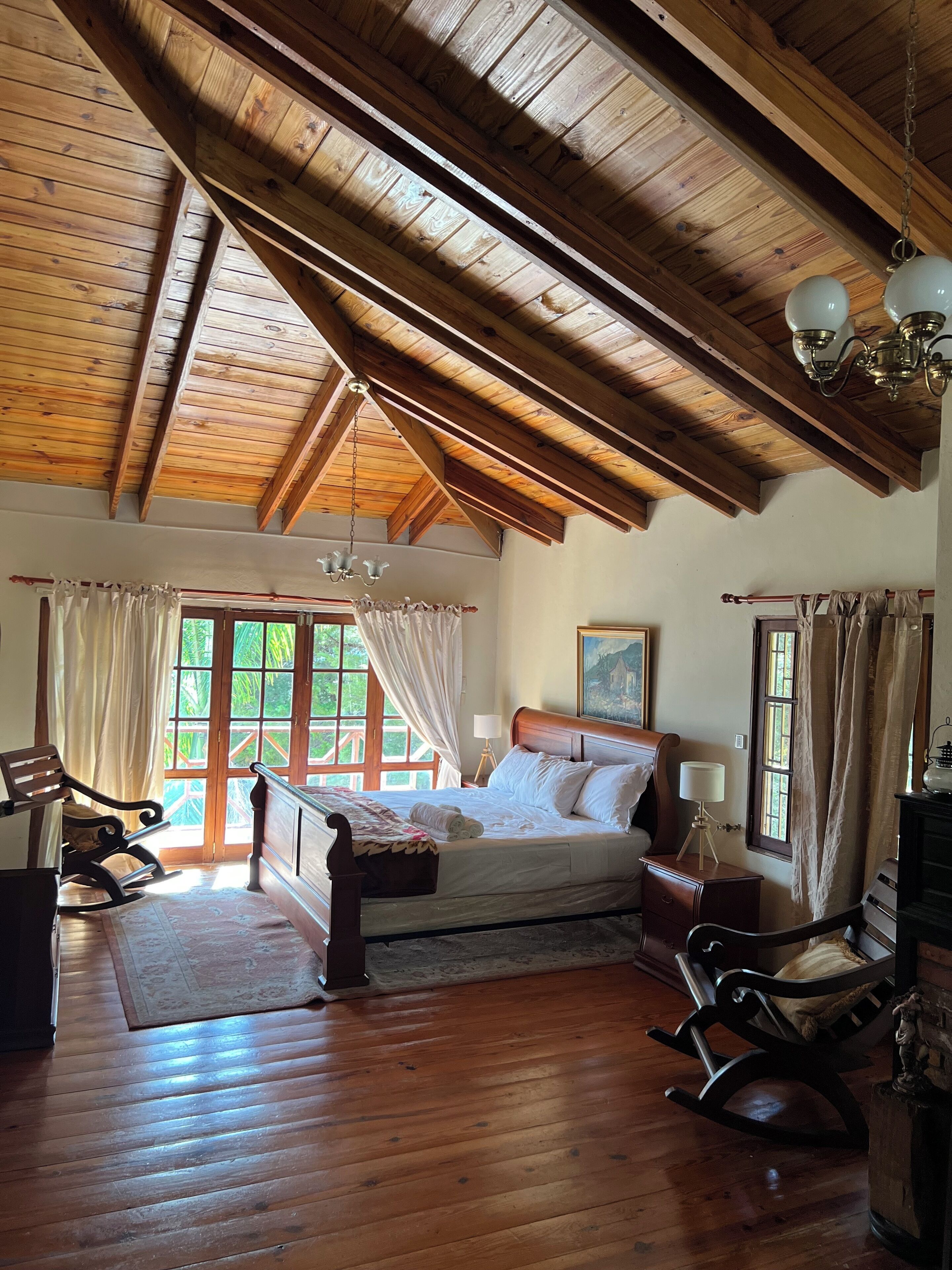 3 chambres, fer et planche à repasser, Wi-Fi, draps fournis