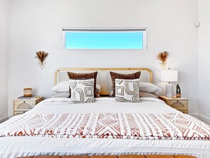 3 chambres, bureau, fer et planche à repasser, accès au Wi-Fi (inclus)