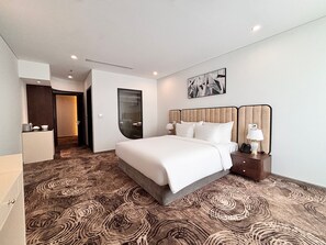 Presidential Double Room, Ocean View | Minibar, in-room safe, desk, laptop workspace