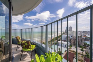 Premier Double Room, Partial Ocean View | Minibar, in-room safe, desk, laptop workspace