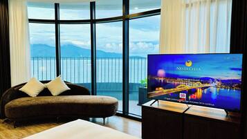 Grand Double Room, Partial Ocean View | Minibar, in-room safe, desk, laptop workspace