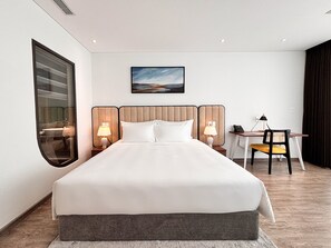 Deluxe Double Room, Beach View | In-room safe, free WiFi