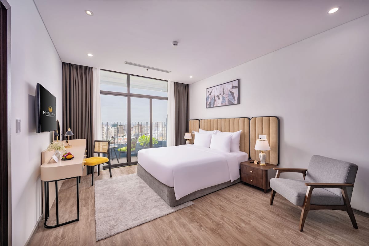 Premier Double Room, Partial Ocean View | Minibar, in-room safe, desk, laptop workspace