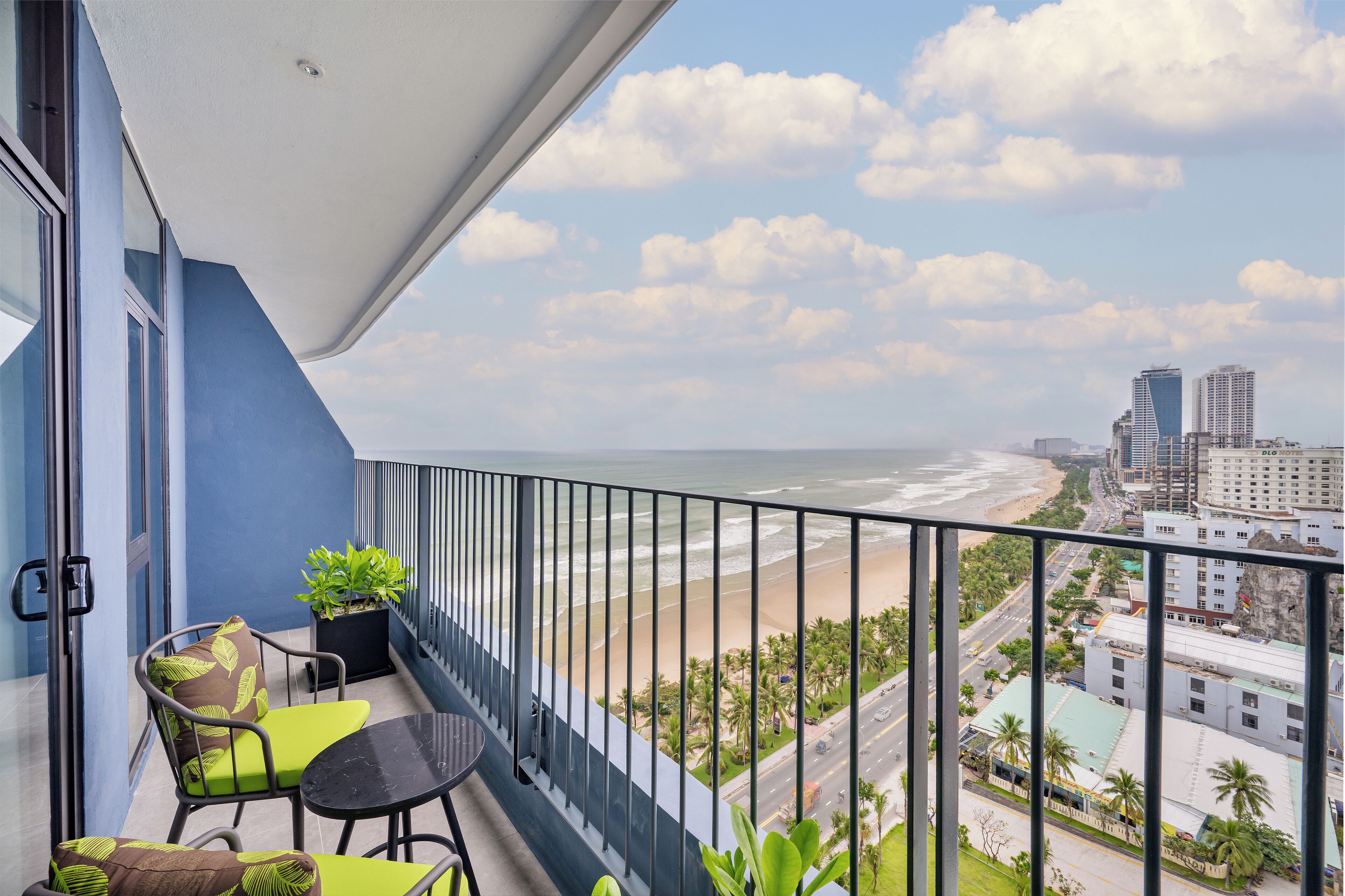 Premier Double Room, Ocean View | Minibar, in-room safe, desk, laptop workspace